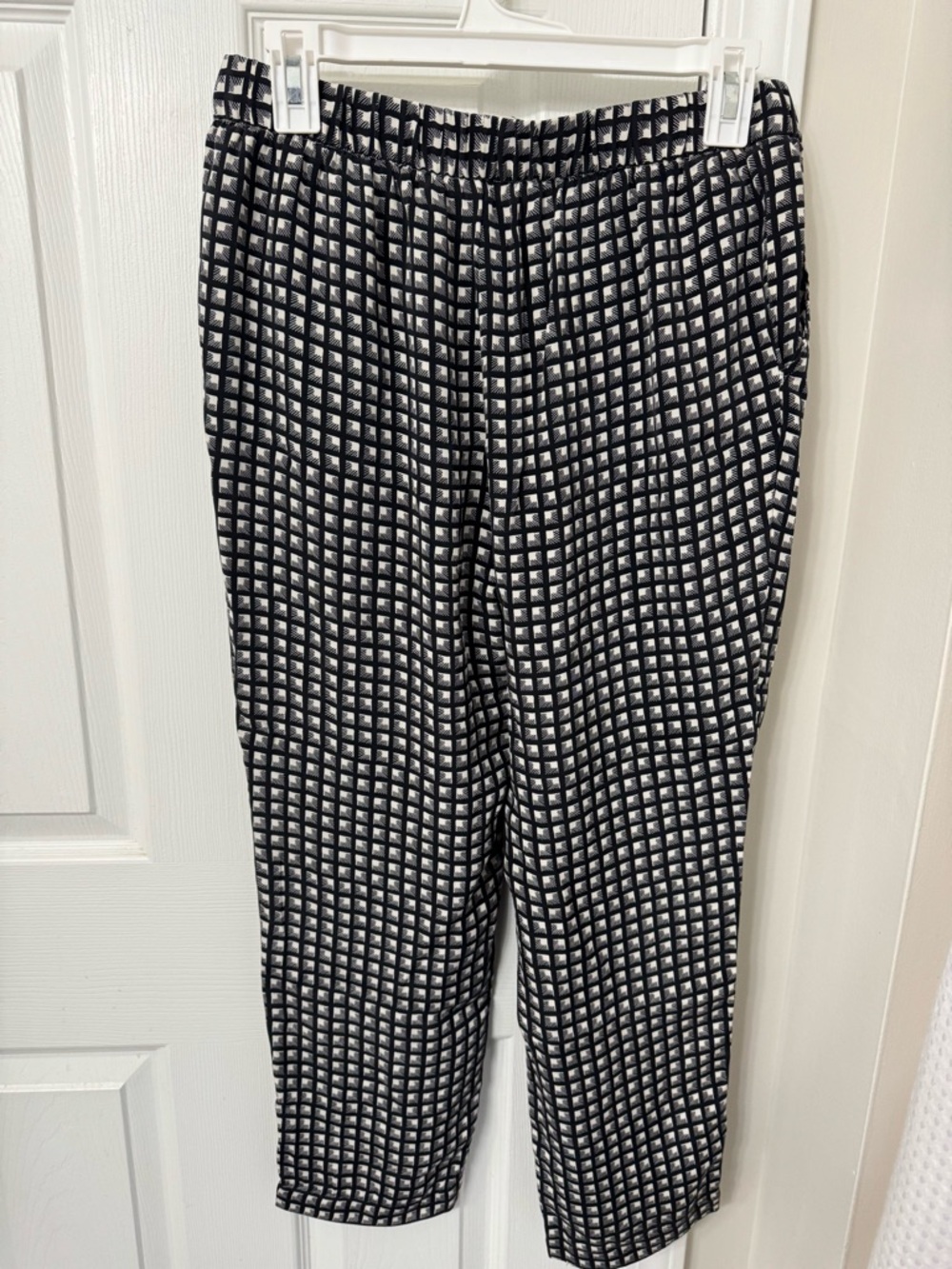 St. John Black and White Geometric Print Pants - Picture 4 of 5
